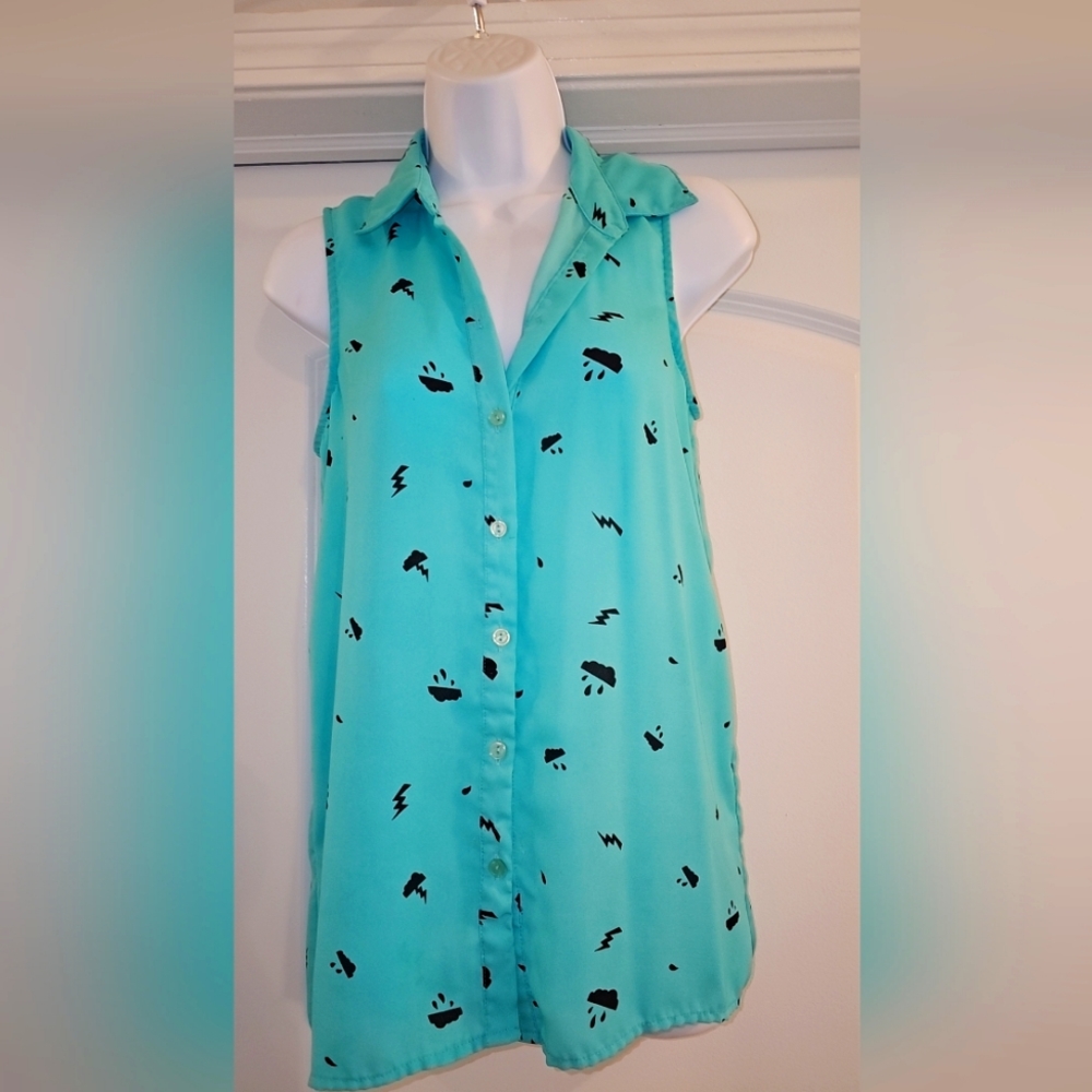 Small Sleeveless Button Down